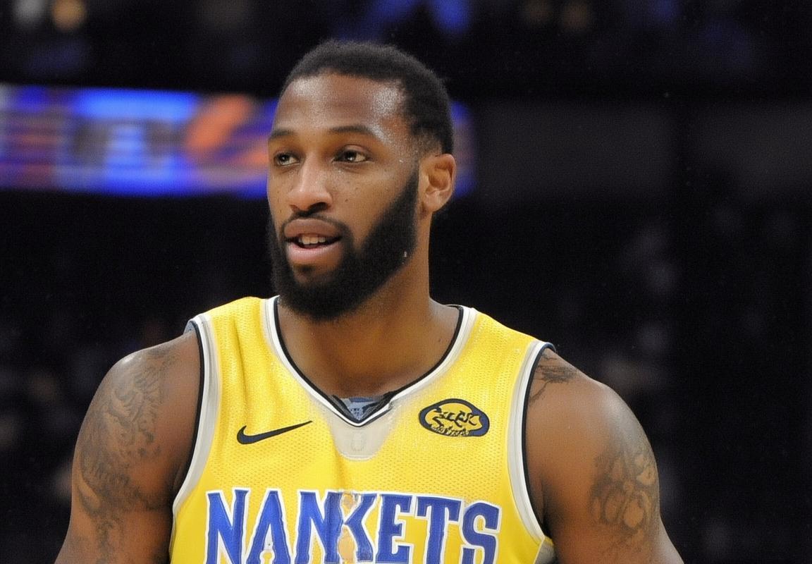 湖人队引援目标：具备外线投射能力的3D侧翼球员或成湖人关键拼图